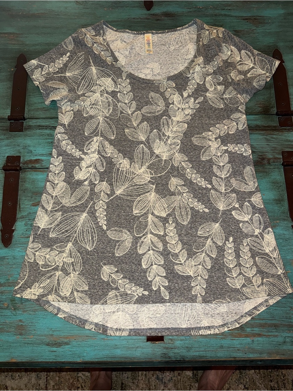 LuLaRoe Gray Scoop Neck Short Sleeve Top with White Botanical Print